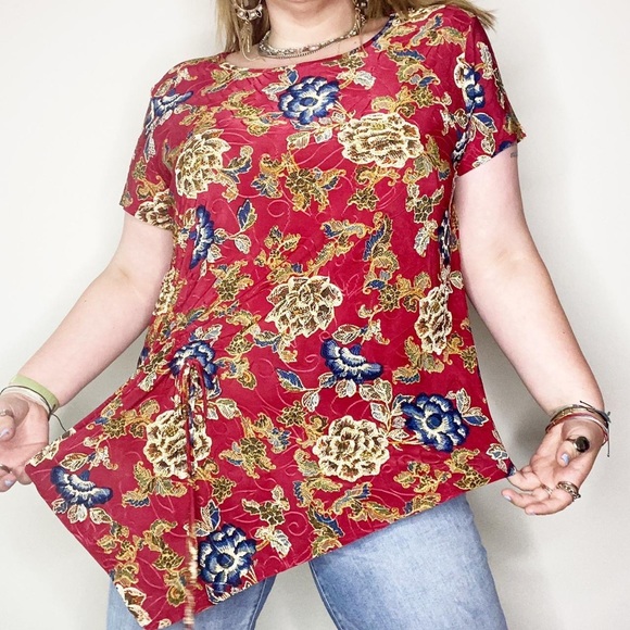 red floral asymmetrical blouse size 2x - Picture 3 of 4